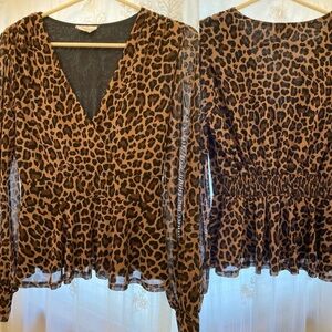 🤎 Ember leopard print v- neck peplum top 🤎